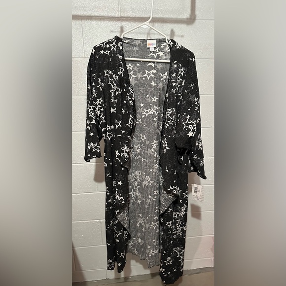 LuLaRoe Tops - LuLaRoe Shirley, Large